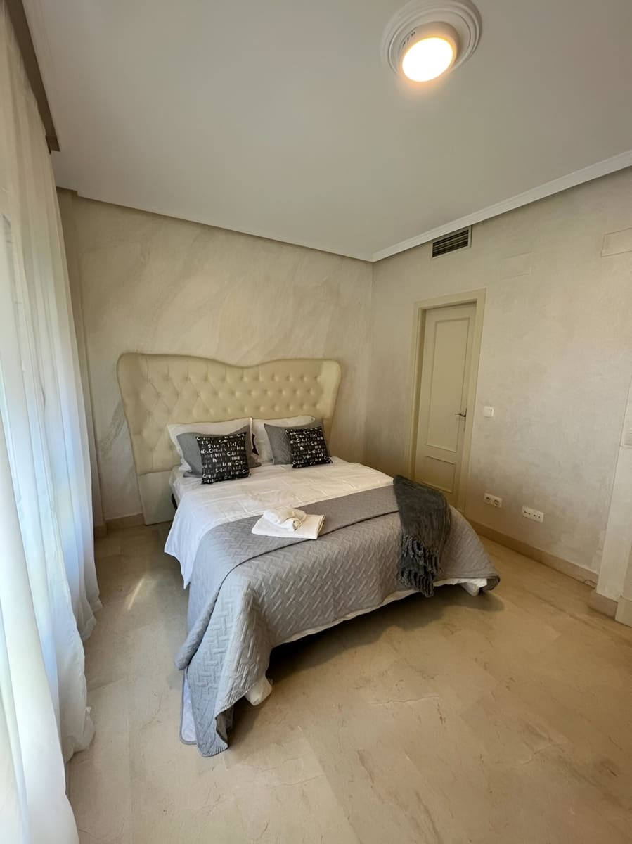 3 quarto Apartamento para venda em Nueva Andalucia com piscina garagem - 395 000 € (Ref: 9128131)