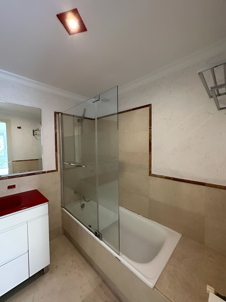 3 quarto Apartamento para venda em Nueva Andalucia com piscina garagem - 395 000 € (Ref: 9128131)