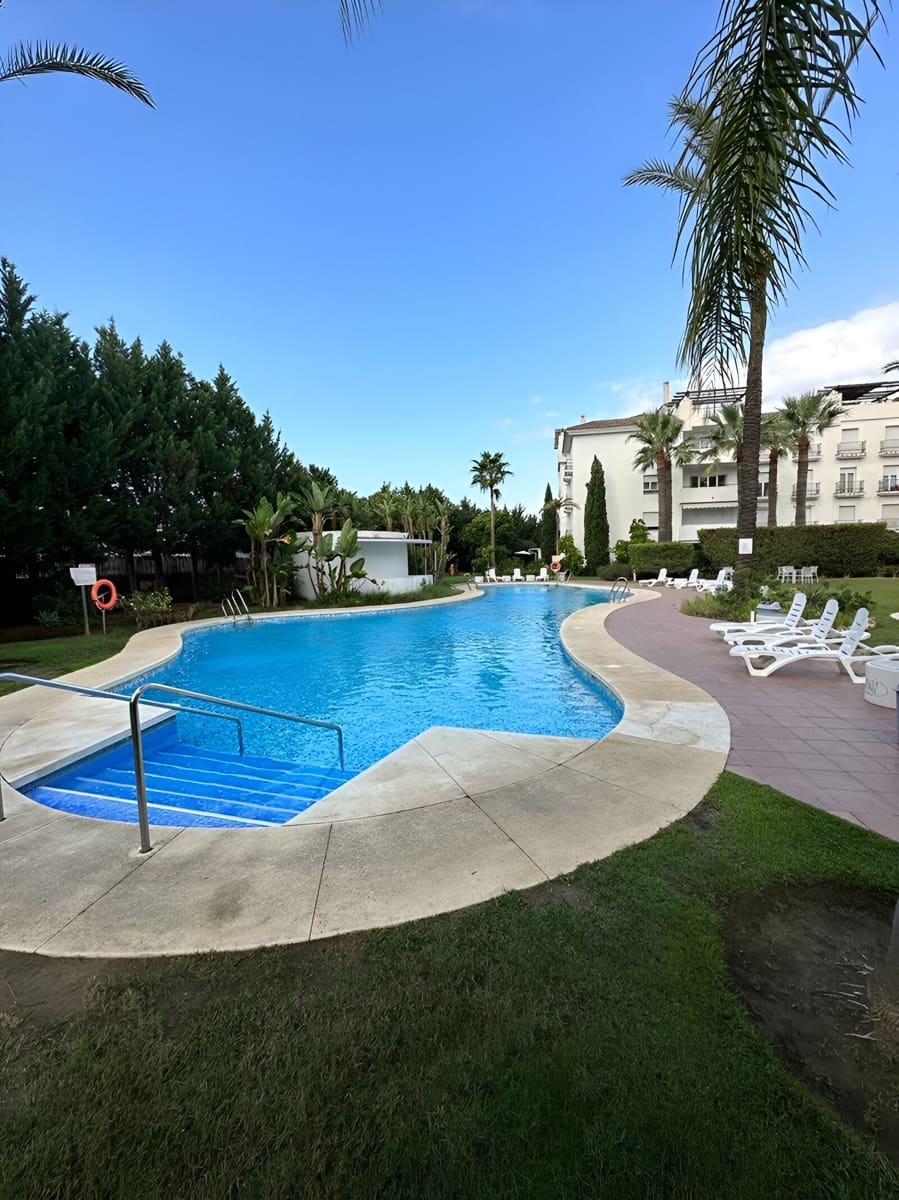 3 quarto Apartamento para venda em Nueva Andalucia com piscina garagem - 395 000 € (Ref: 9128131)