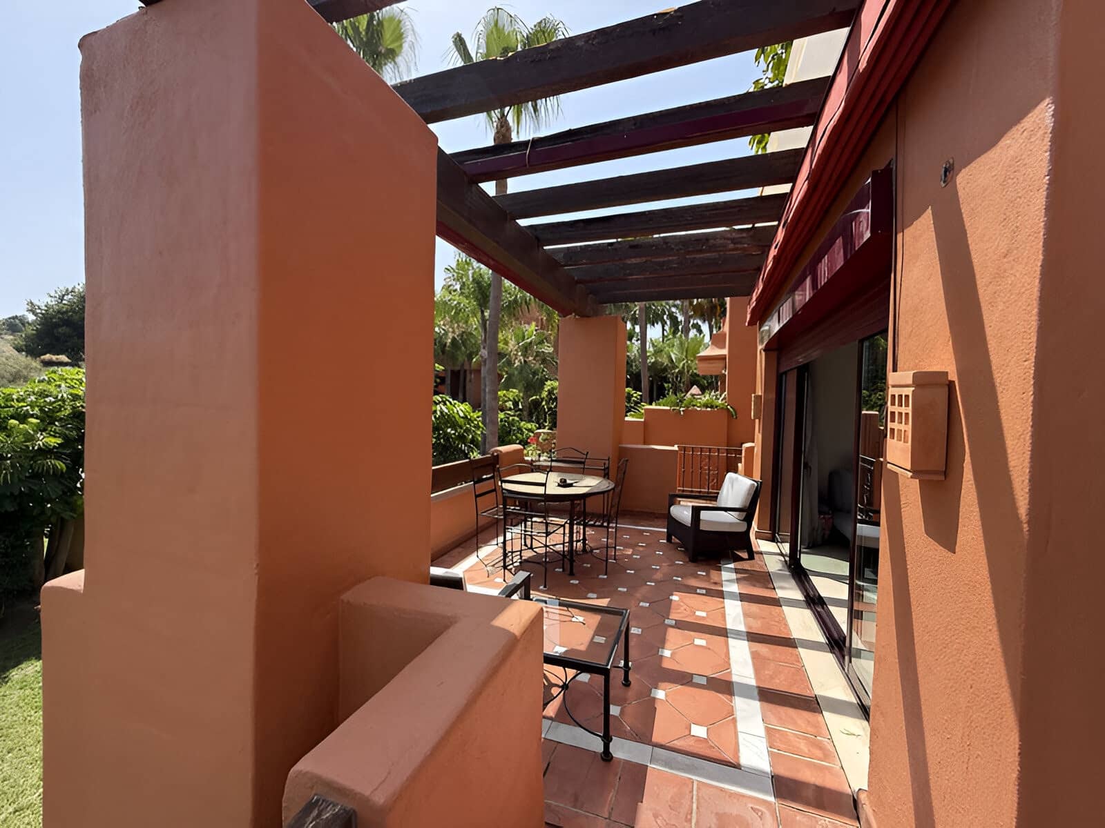 3 sypialnia Apartament na sprzedaż w Puerto Banus z basenem garażem - 1 200 000 € (Ref: 9136953)