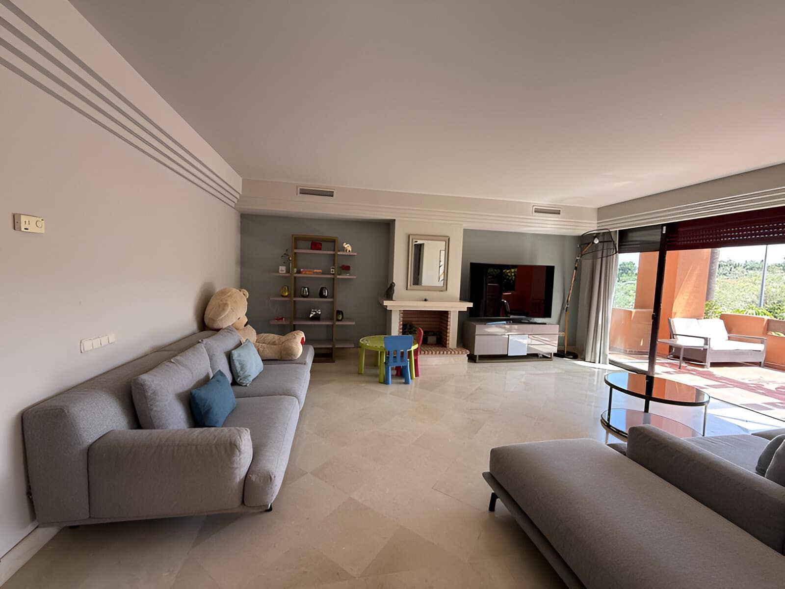 3 sypialnia Apartament na sprzedaż w Puerto Banus z basenem garażem - 1 200 000 € (Ref: 9136953)