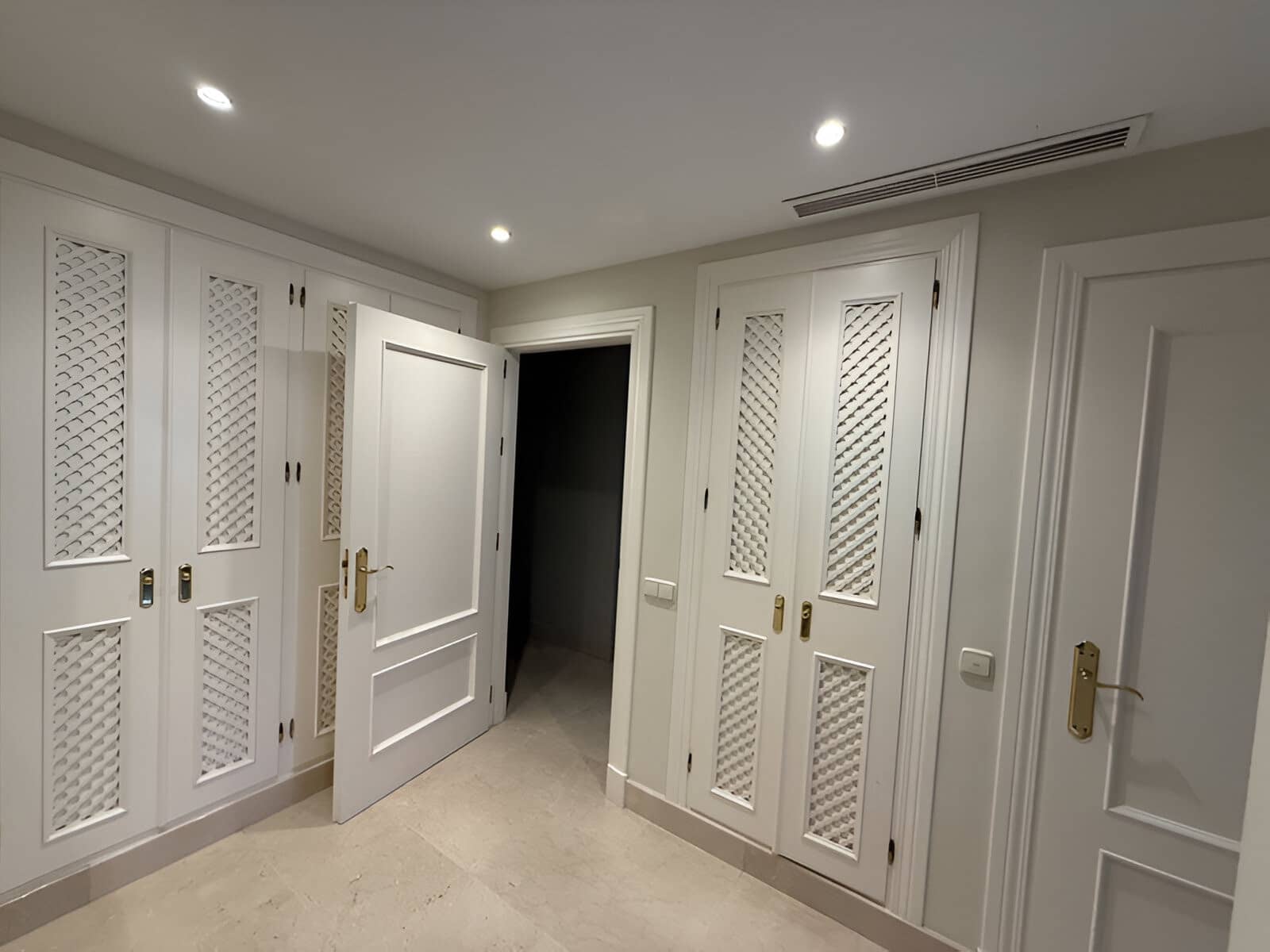 3 sypialnia Apartament na sprzedaż w Puerto Banus z basenem garażem - 1 200 000 € (Ref: 9136953)