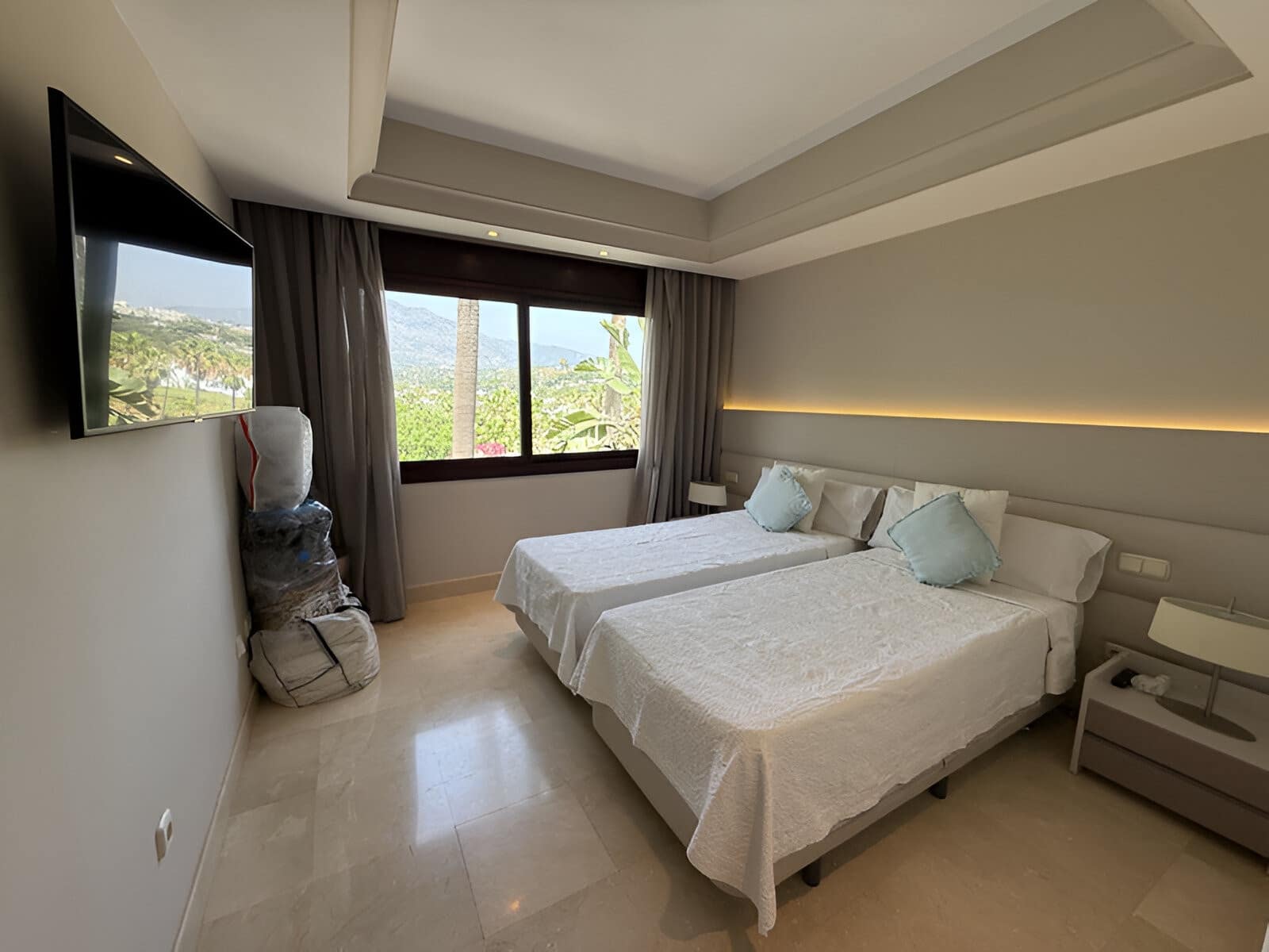 3 sypialnia Apartament na sprzedaż w Puerto Banus z basenem garażem - 1 200 000 € (Ref: 9136953)