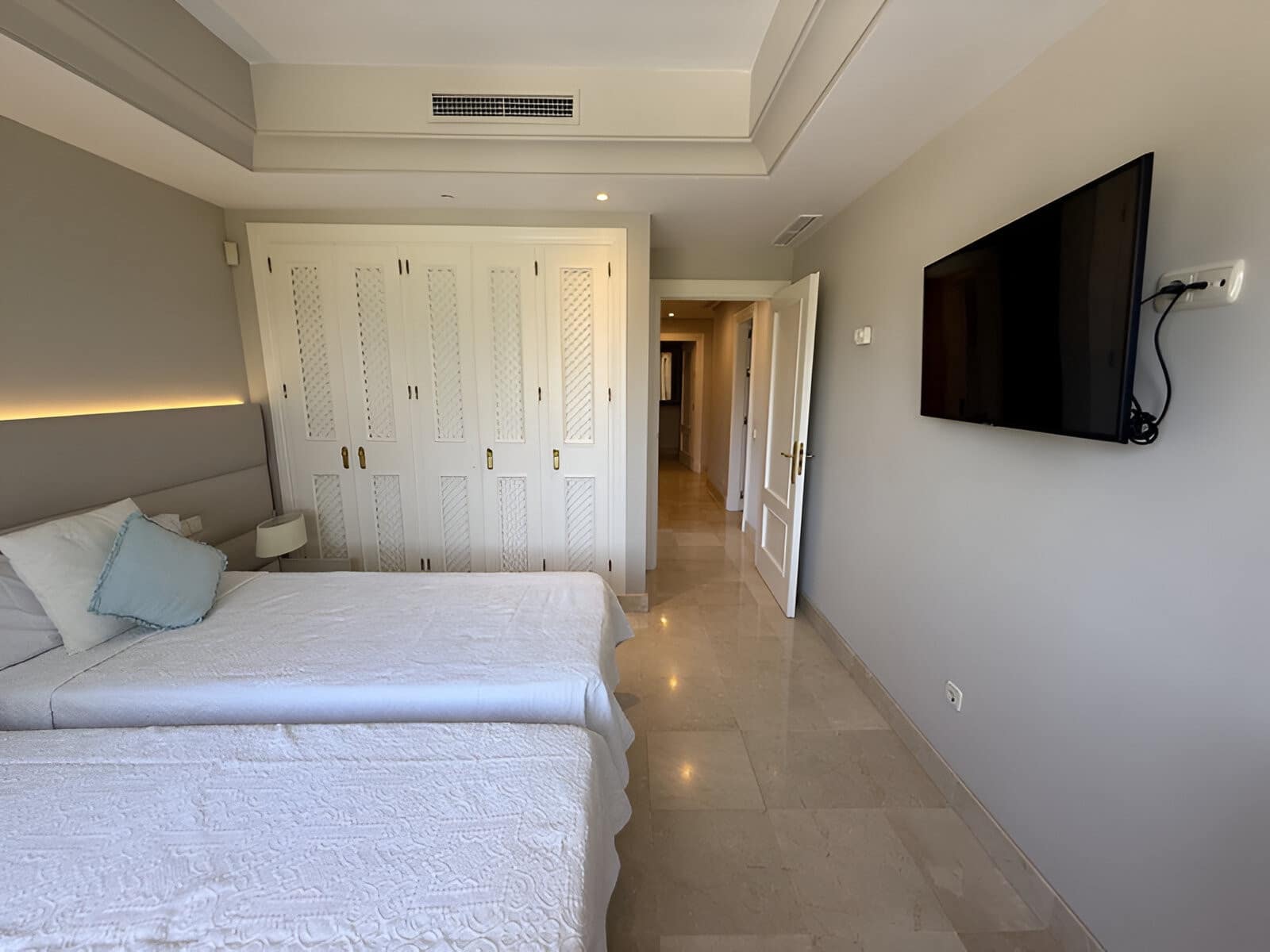 3 sypialnia Apartament na sprzedaż w Puerto Banus z basenem garażem - 1 200 000 € (Ref: 9136953)