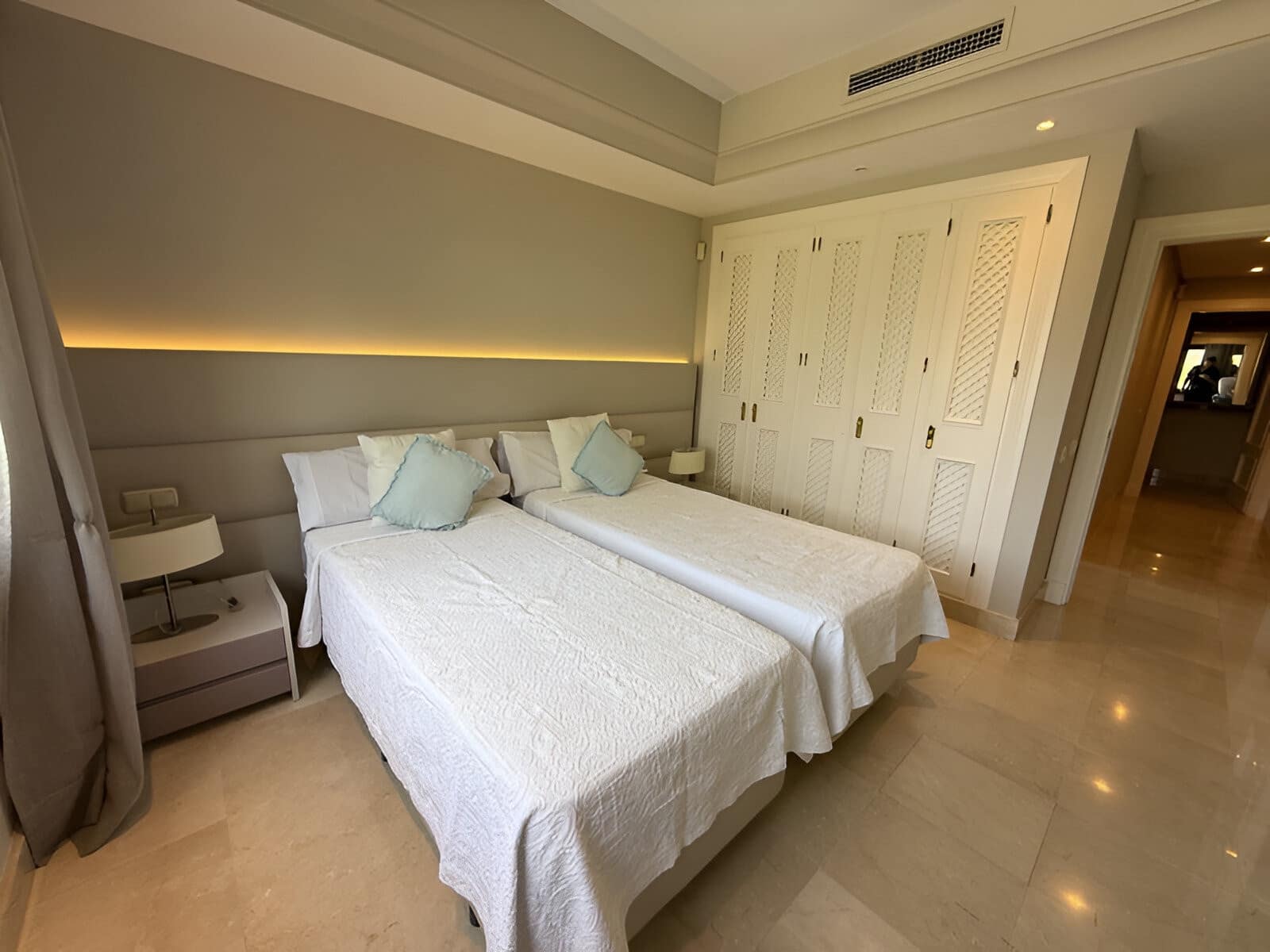 3 sypialnia Apartament na sprzedaż w Puerto Banus z basenem garażem - 1 200 000 € (Ref: 9136953)