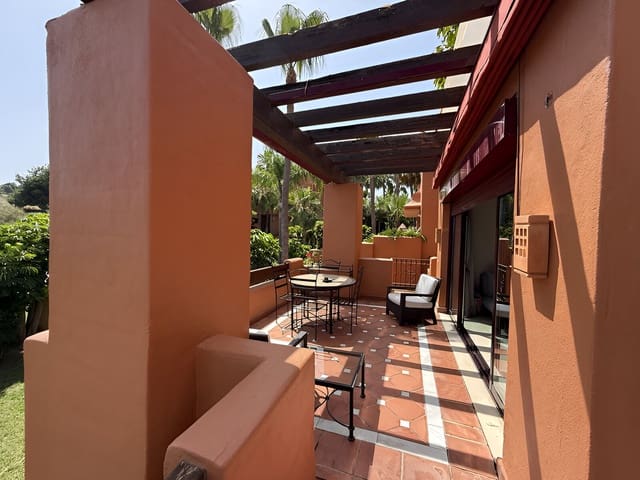 3 sypialnia Apartament na sprzedaż w Puerto Banus, Marbella z basenem garażem - 1 200 000 € (Ref: 9136953)