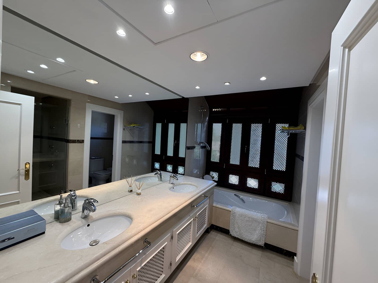 3 sypialnia Apartament na sprzedaż w Puerto Banus z basenem garażem - 1 200 000 € (Ref: 9136953)