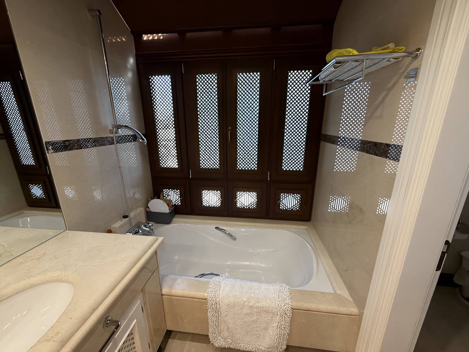 3 sypialnia Apartament na sprzedaż w Puerto Banus z basenem garażem - 1 200 000 € (Ref: 9136953)