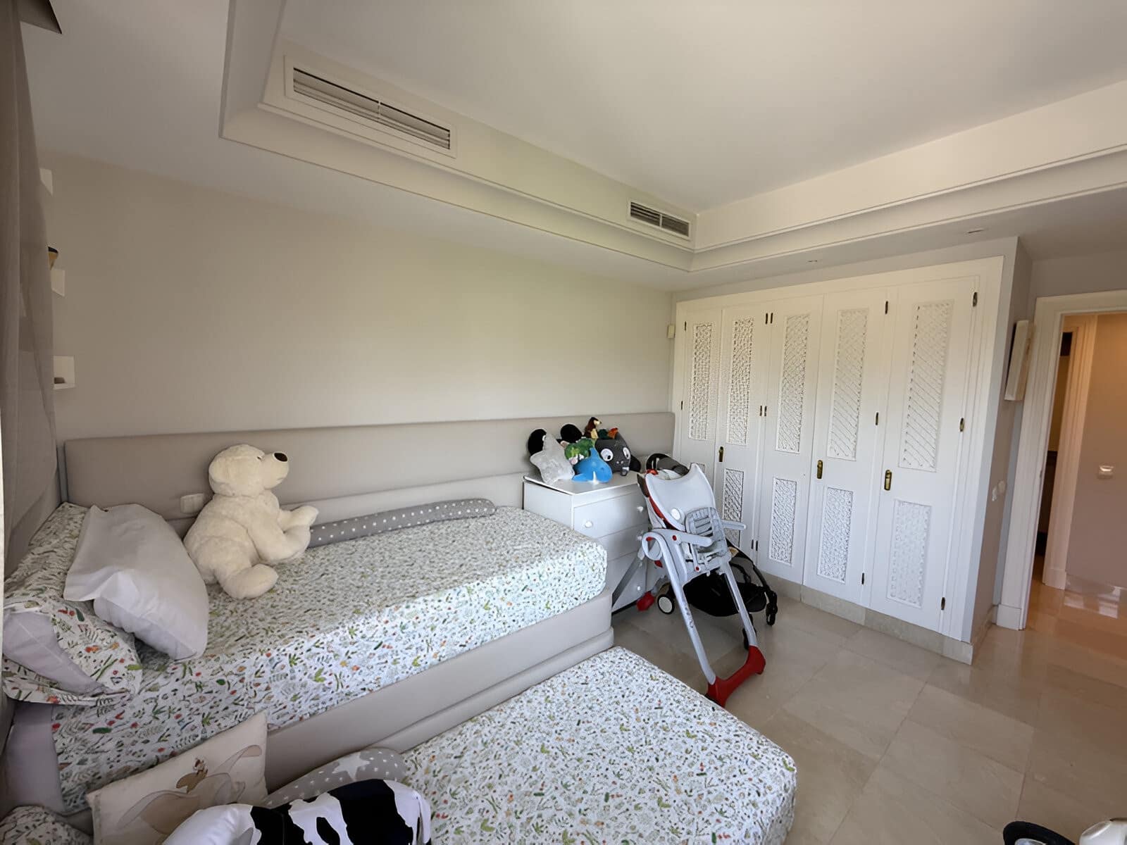 3 sypialnia Apartament na sprzedaż w Puerto Banus z basenem garażem - 1 200 000 € (Ref: 9136953)