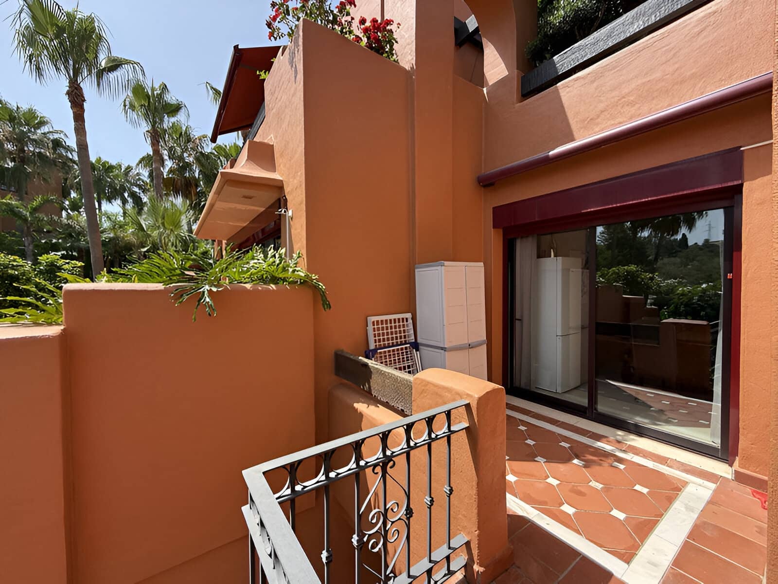 3 sypialnia Apartament na sprzedaż w Puerto Banus z basenem garażem - 1 200 000 € (Ref: 9136953)