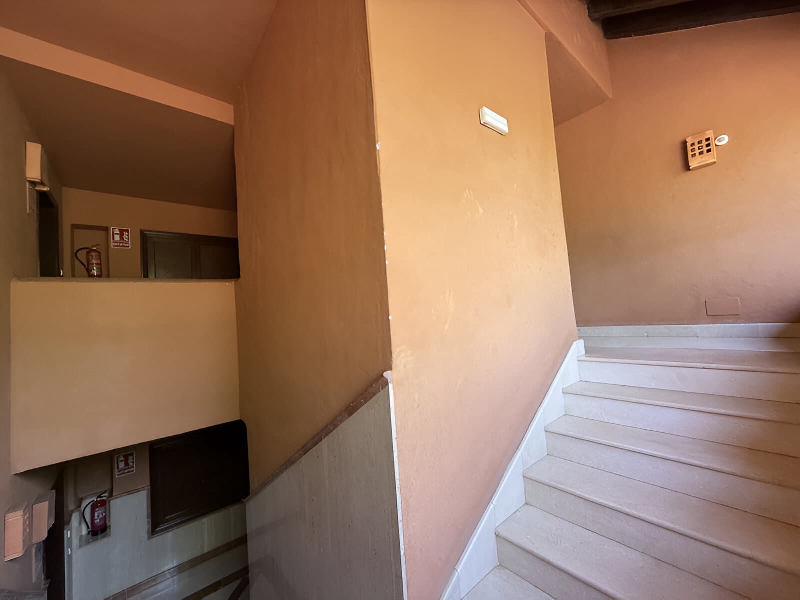 3 sypialnia Apartament na sprzedaż w Puerto Banus z basenem garażem - 1 200 000 € (Ref: 9136953)