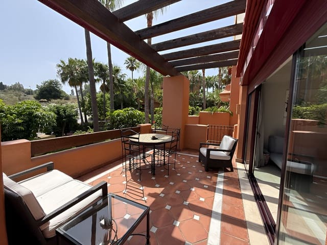 3 sypialnia Apartament na sprzedaż w Puerto Banus, Marbella z basenem garażem - 1 200 000 € (Ref: 9136953)