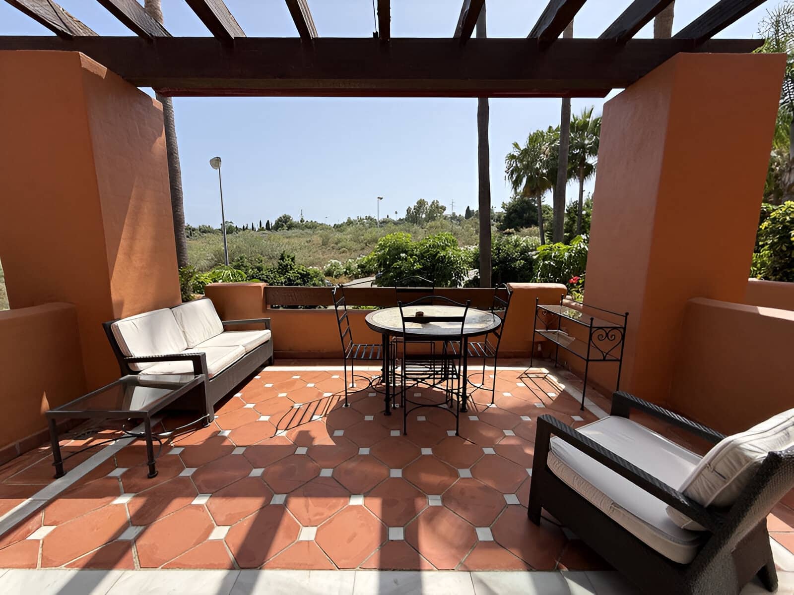 3 sypialnia Apartament na sprzedaż w Puerto Banus z basenem garażem - 1 200 000 € (Ref: 9136953)