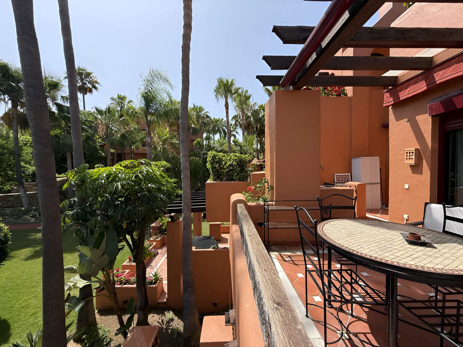 3 sypialnia Apartament na sprzedaż w Puerto Banus z basenem garażem - 1 200 000 € (Ref: 9136953)