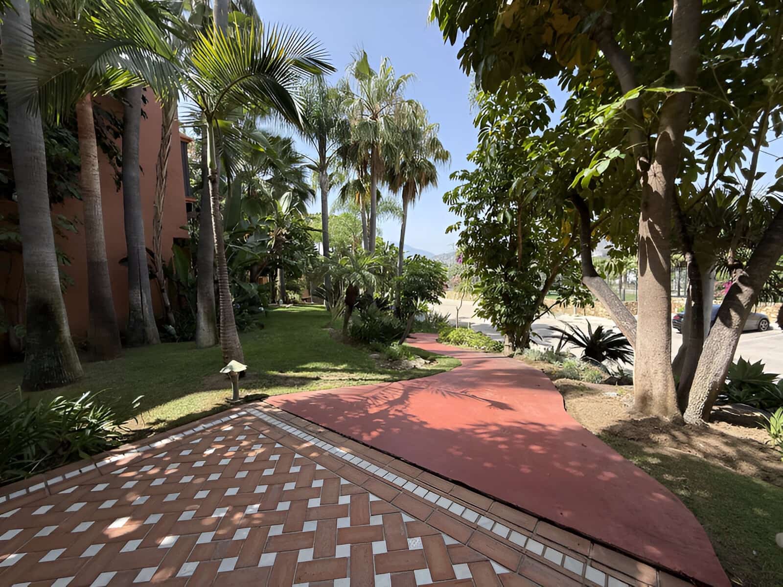 3 sypialnia Apartament na sprzedaż w Puerto Banus z basenem garażem - 1 200 000 € (Ref: 9136953)