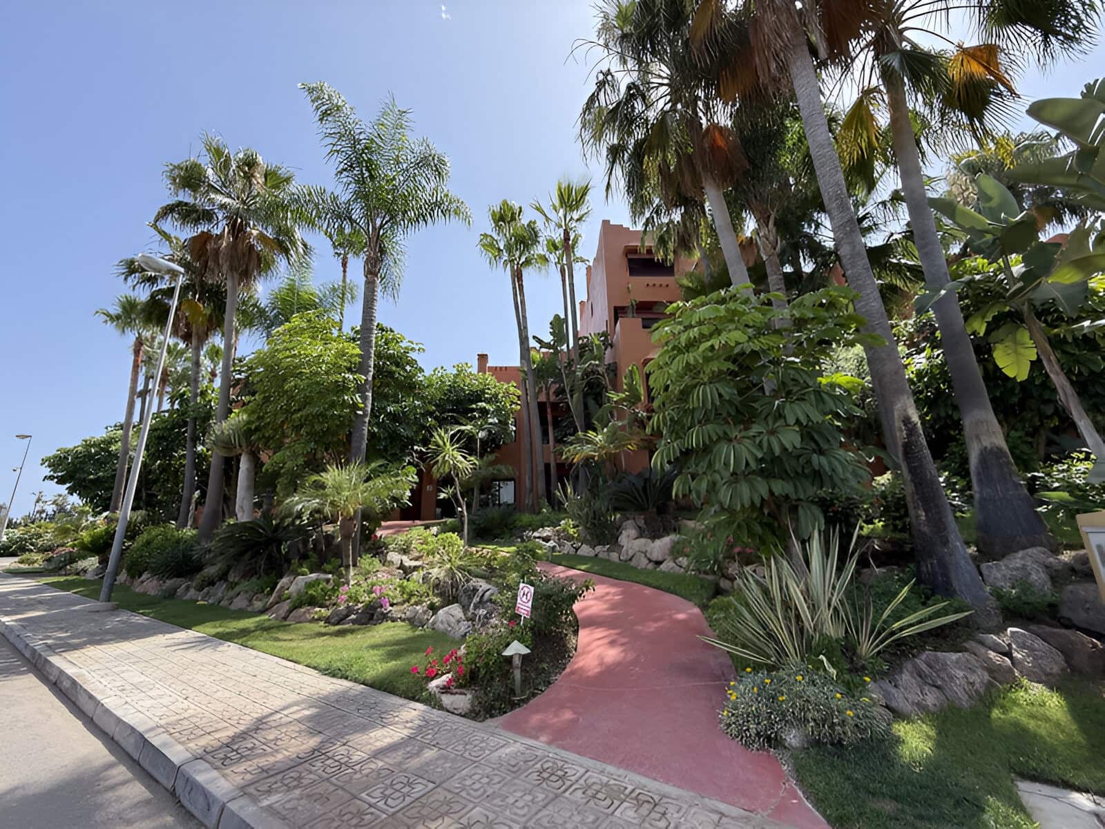 3 sypialnia Apartament na sprzedaż w Puerto Banus z basenem garażem - 1 200 000 € (Ref: 9136953)