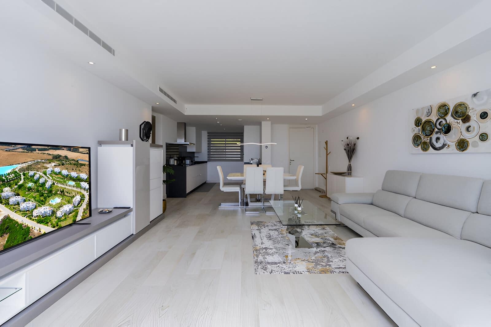 2 bedroom Apartment for sale in Estepona with pool garage - € 589,000 (Ref: 9146902)