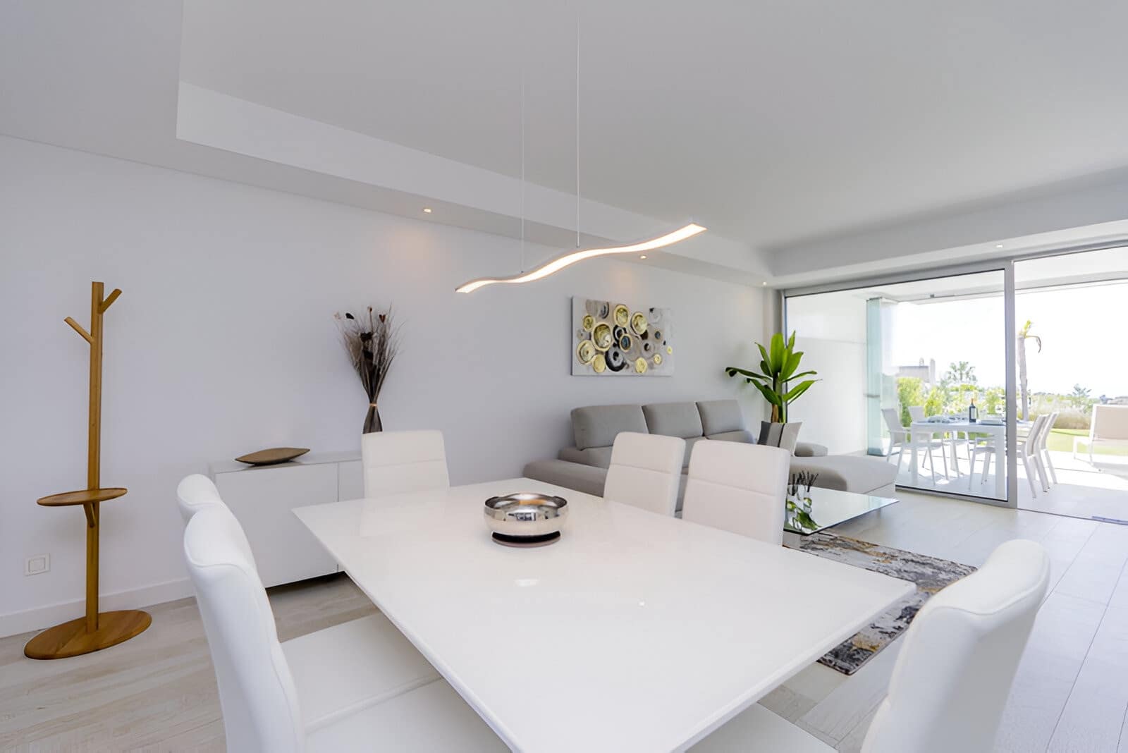 2 bedroom Apartment for sale in Estepona with pool garage - € 589,000 (Ref: 9146902)