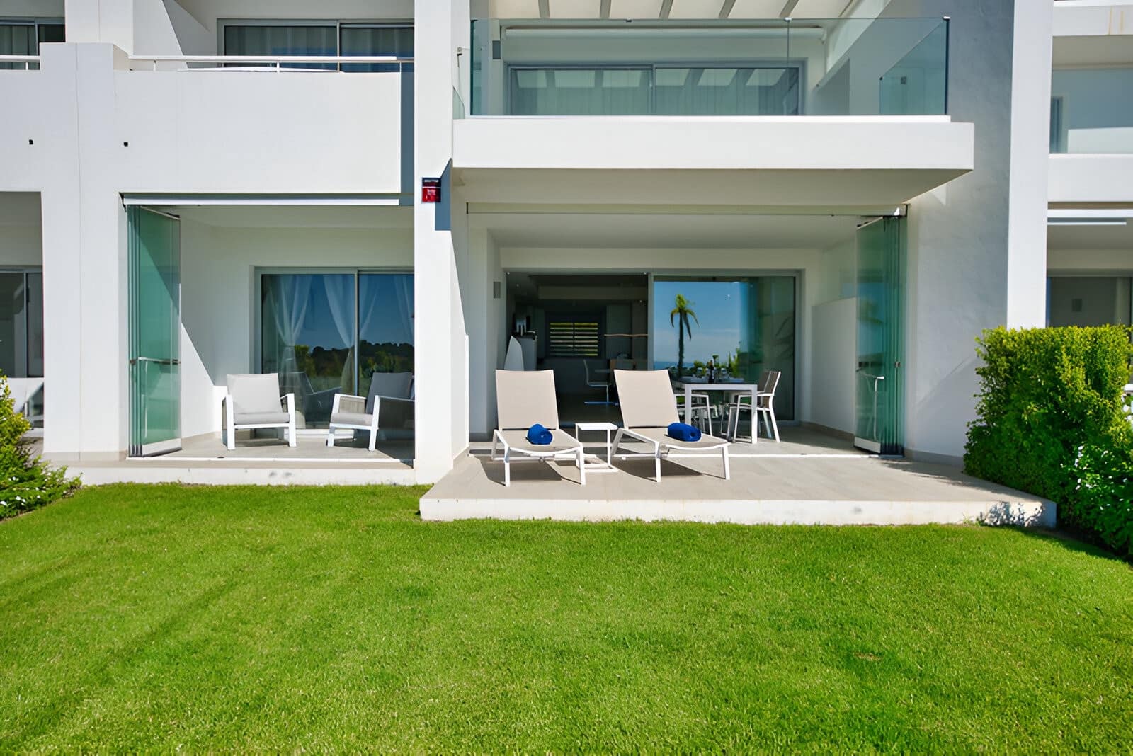 2 bedroom Apartment for sale in Estepona with pool garage - € 589,000 (Ref: 9146902)