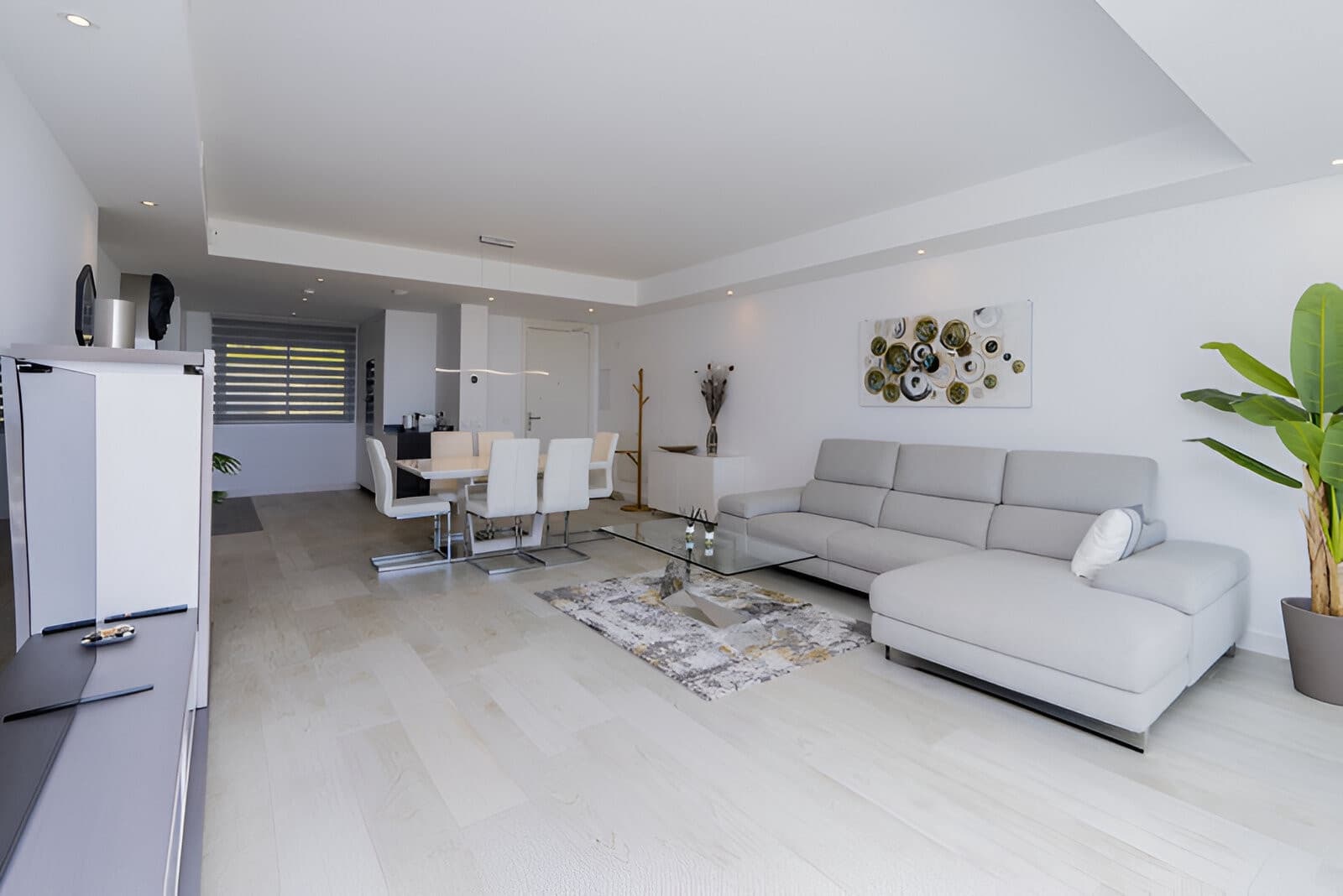 2 bedroom Apartment for sale in Estepona with pool garage - € 589,000 (Ref: 9146902)