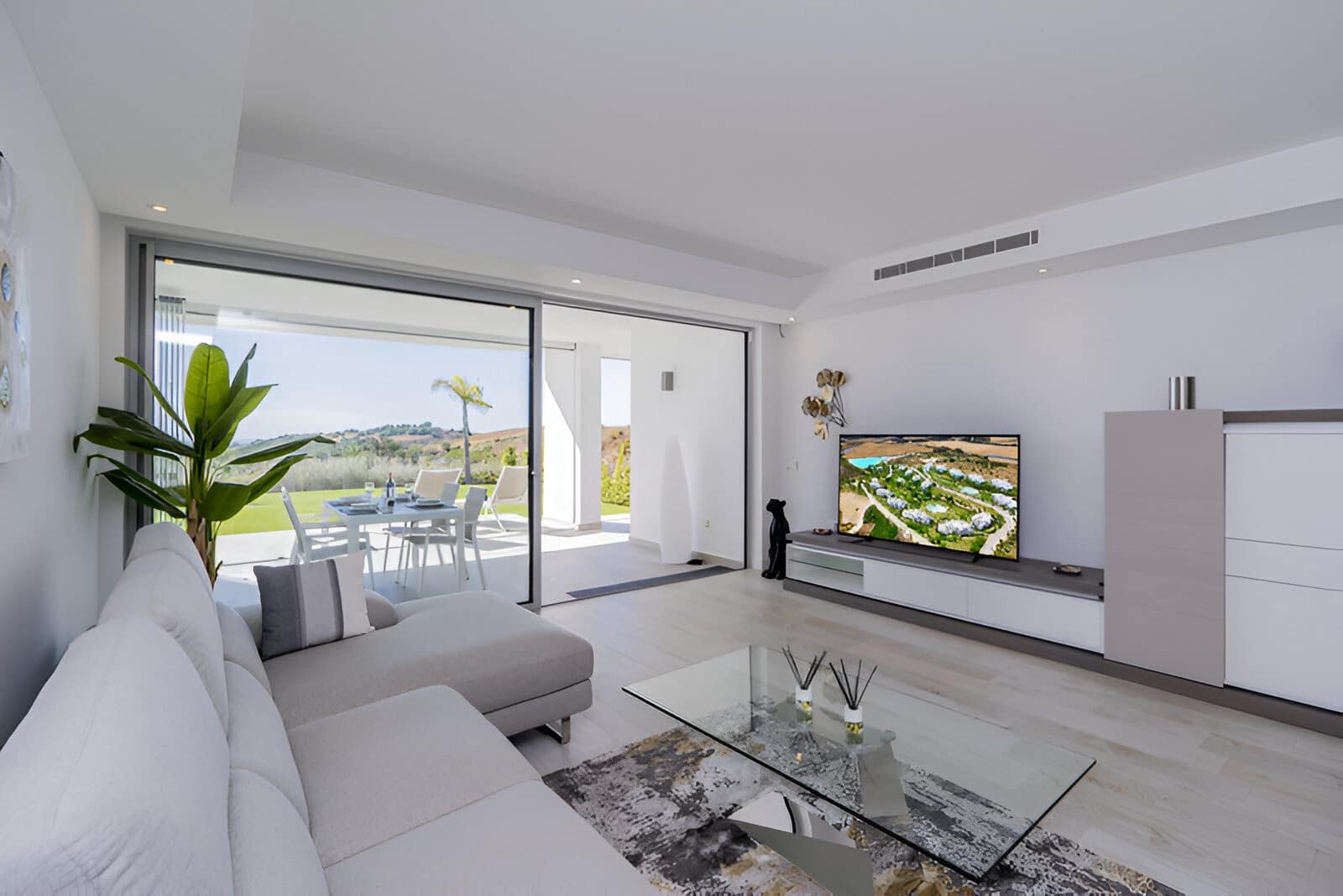 2 bedroom Apartment for sale in Estepona with pool garage - € 589,000 (Ref: 9146902)