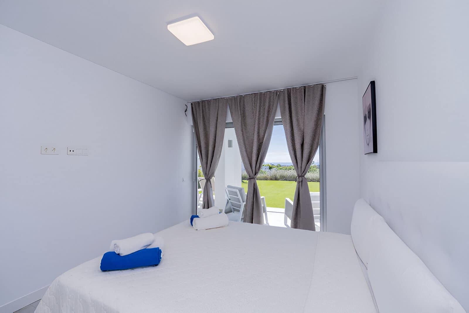 2 bedroom Apartment for sale in Estepona with pool garage - € 589,000 (Ref: 9146902)