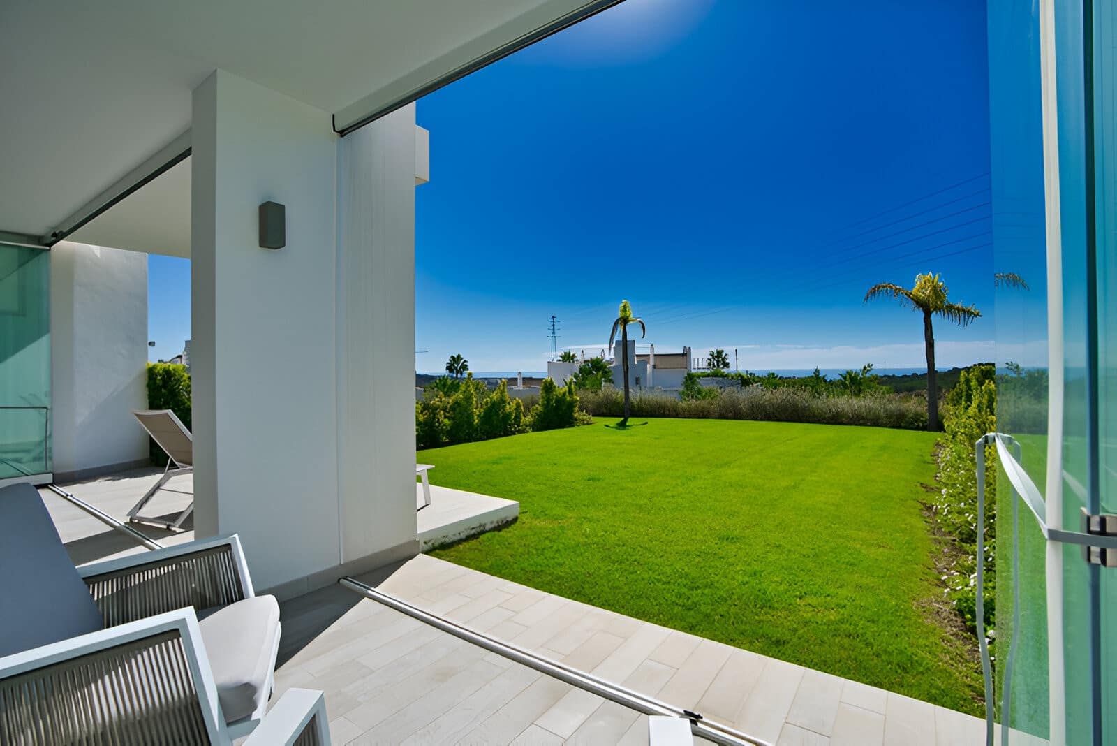 2 bedroom Apartment for sale in Estepona with pool garage - € 589,000 (Ref: 9146902)