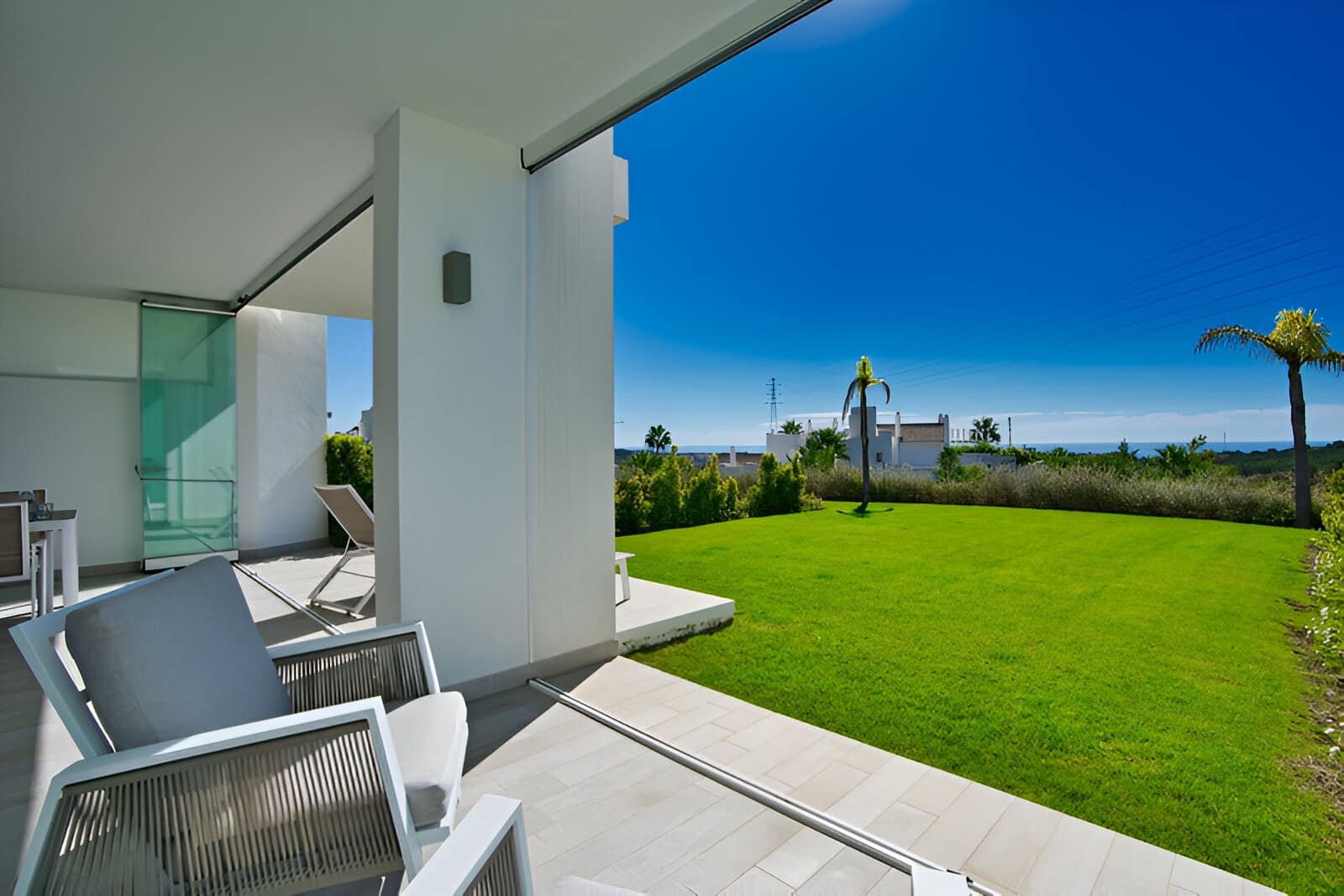 2 bedroom Apartment for sale in Estepona with pool garage - € 589,000 (Ref: 9146902)