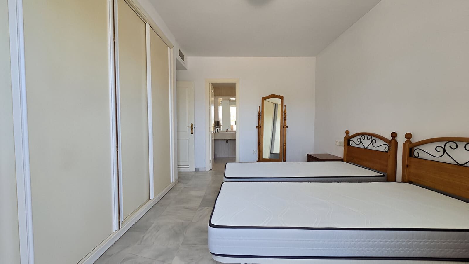 3 bedroom Apartment for sale in Nueva Andalucia with pool garage - € 510,000 (Ref: 9146903)