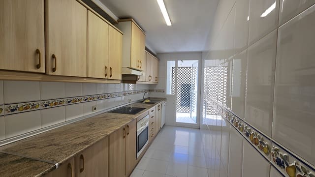 3 makuuhuone Huoneisto myytävänä paikassa Nueva Andalucia, Marbella mukana uima-altaan 
autotalli - 510 000 € (Ref: 9146903)