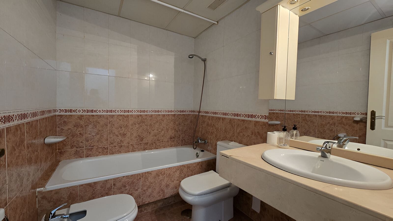 3 bedroom Apartment for sale in Nueva Andalucia with pool garage - € 510,000 (Ref: 9146903)