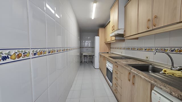 3 makuuhuone Huoneisto myytävänä paikassa Nueva Andalucia, Marbella mukana uima-altaan 
autotalli - 510 000 € (Ref: 9146903)