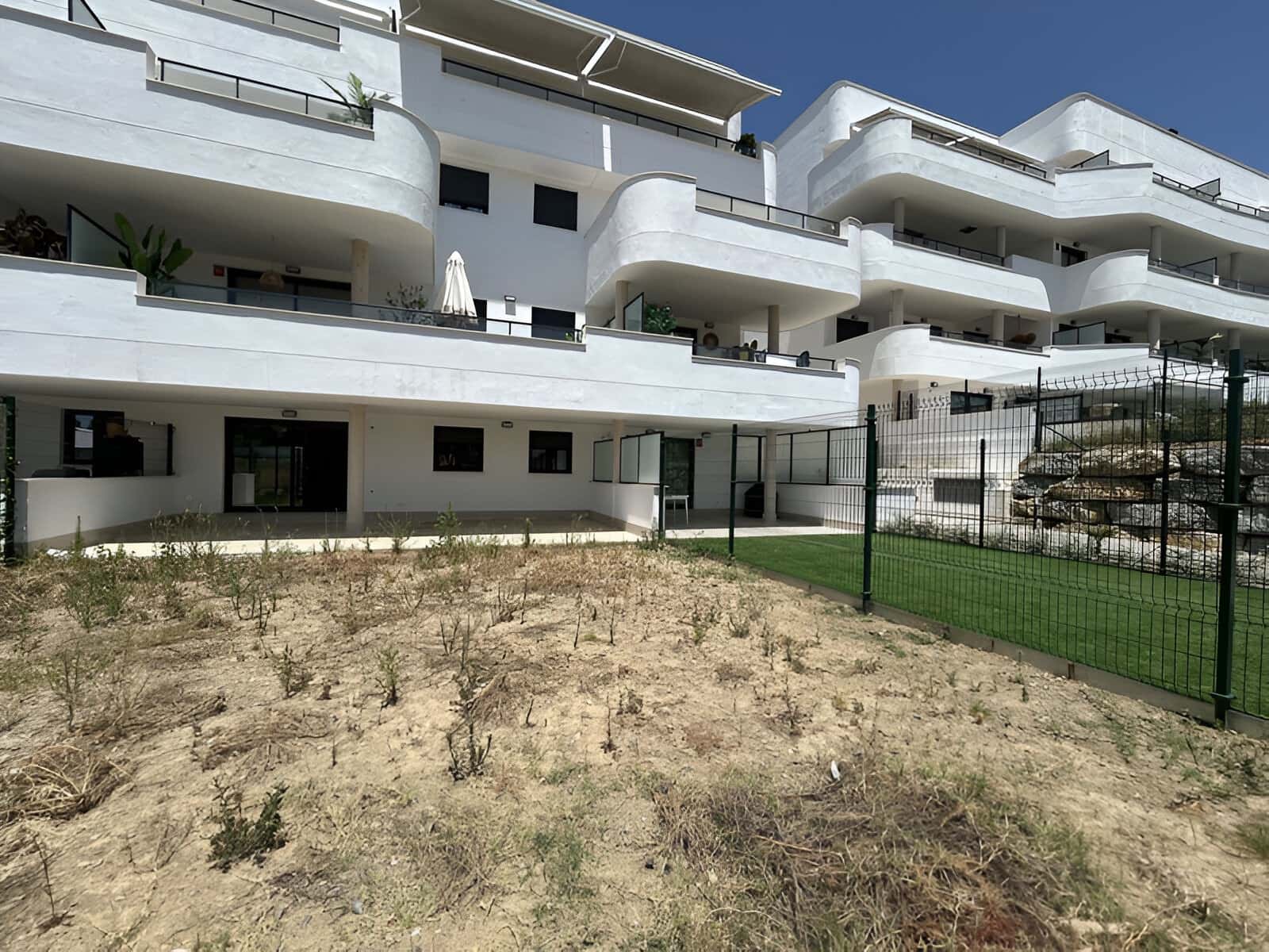 2 makuuhuone Huoneisto myytävänä paikassa Estepona mukana uima-altaan 
autotalli - 450 000 € (Ref: 9146905)