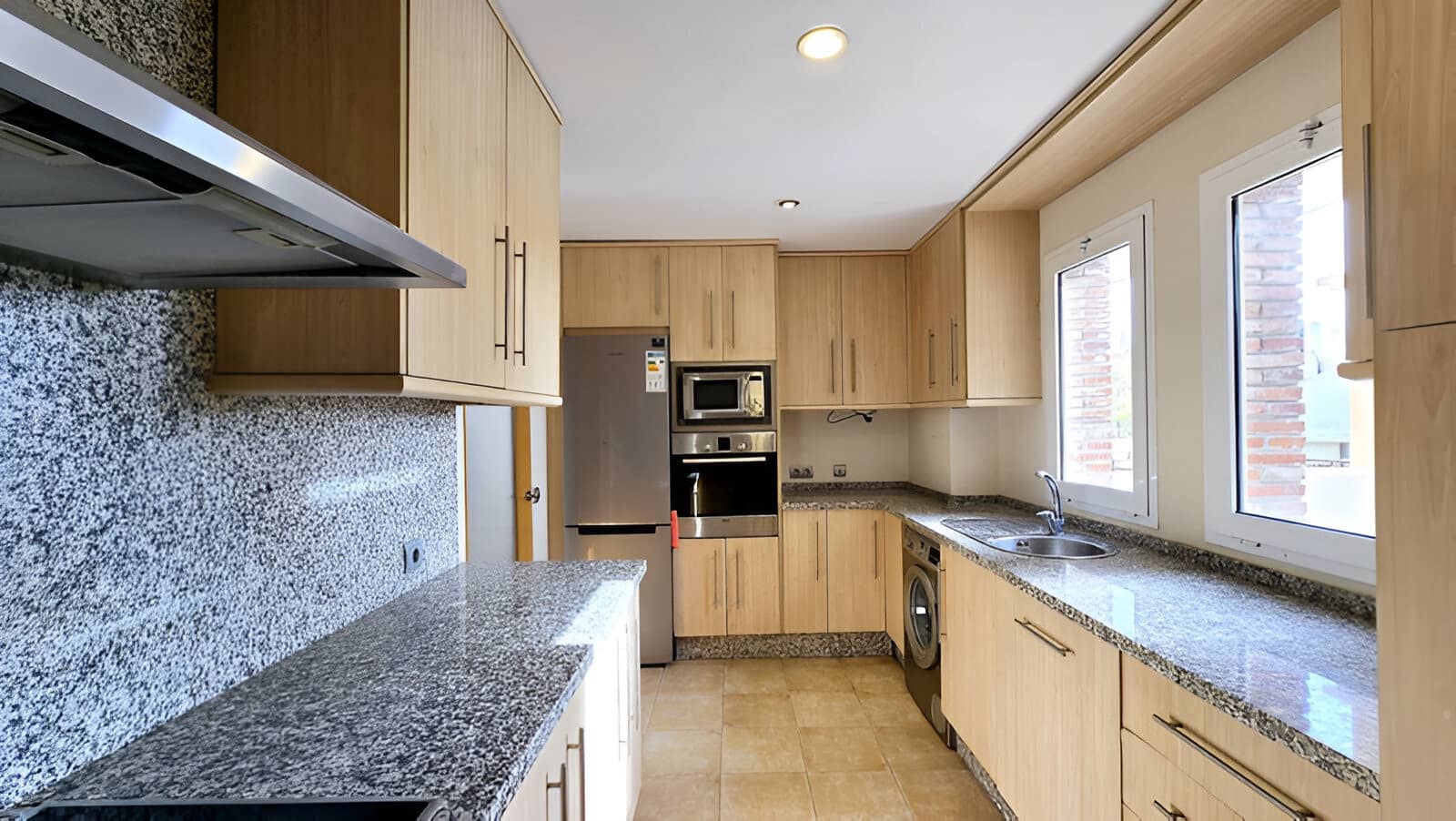 3 soverom Leilighet til salgs i Bel-Air med svømmebasseng garasje - € 399 000 (Ref: 9146907)