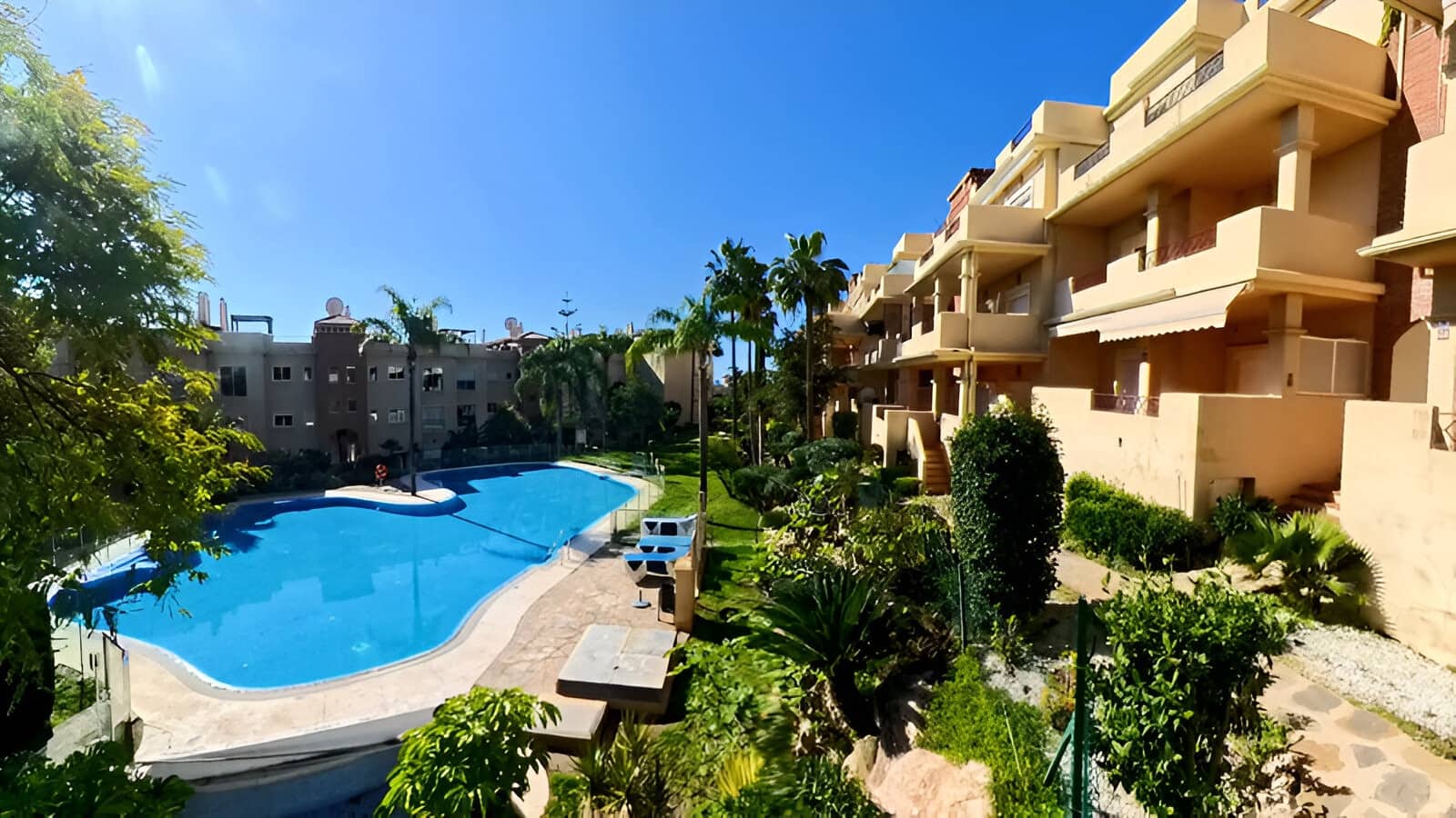 3 soverom Leilighet til salgs i Bel-Air med svømmebasseng garasje - € 399 000 (Ref: 9146907)