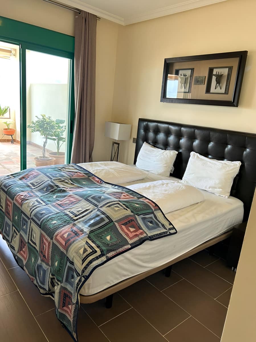 Apartamento de 2 habitaciones en New Golden Mile en venta con piscina garaje - 310.000 € (Ref: 9146909)