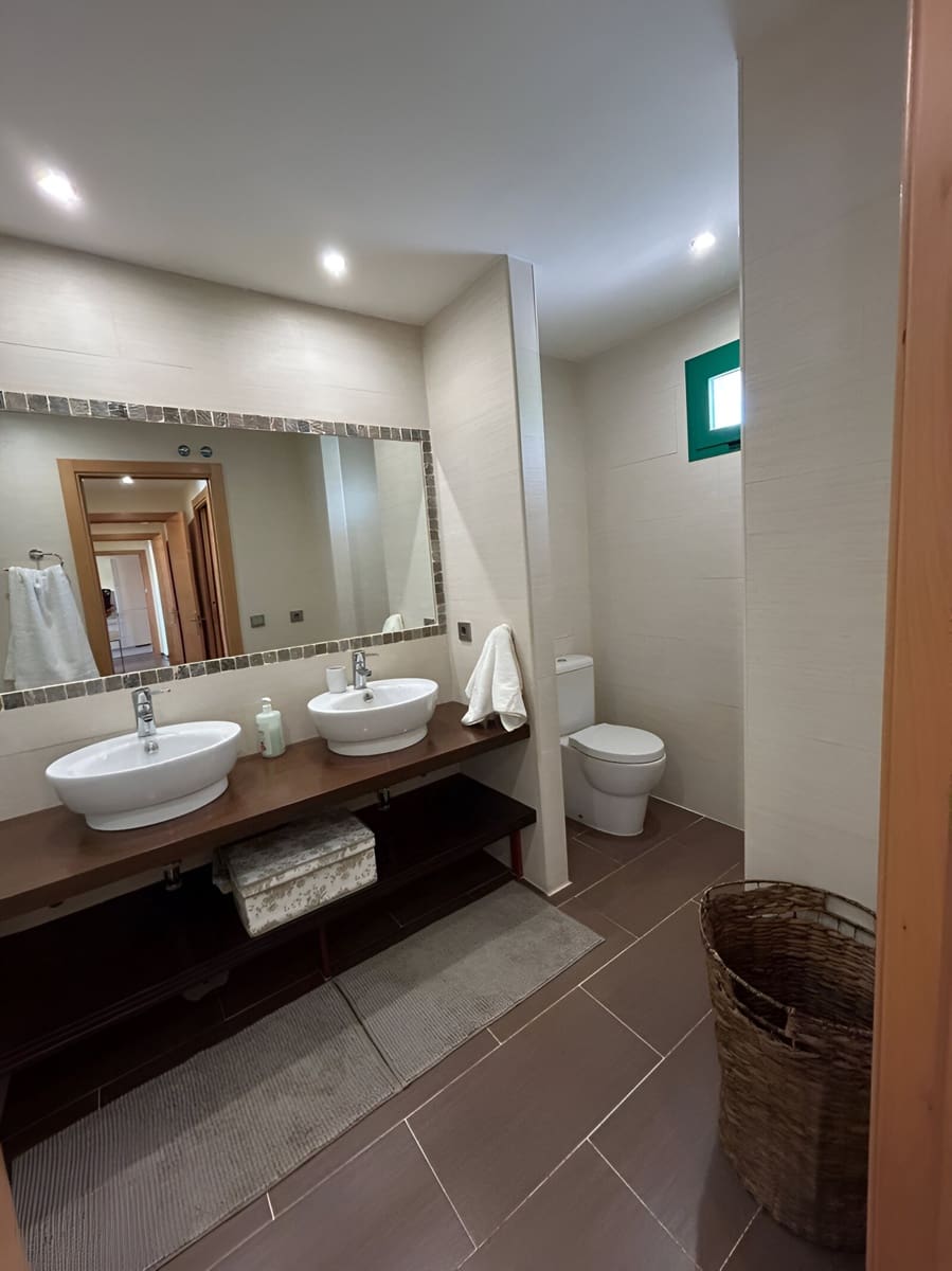 Apartamento de 2 habitaciones en New Golden Mile en venta con piscina garaje - 310.000 € (Ref: 9146909)