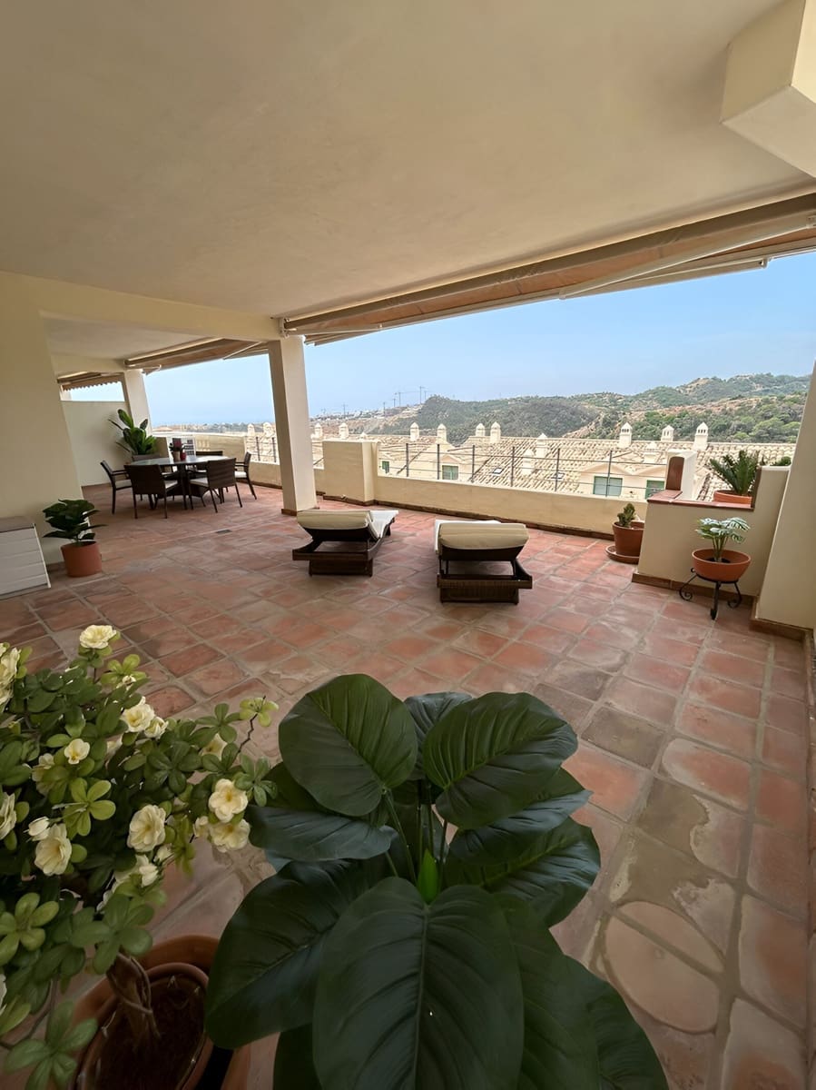 Apartamento de 2 habitaciones en New Golden Mile en venta con piscina garaje - 310.000 € (Ref: 9146909)