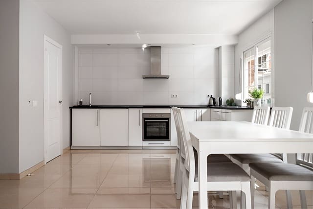 Apartamento de 3 habitaciones en Fuengirola en venta - 309.000 € (Ref: 9146910)