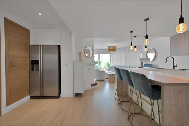 4 Zimmer Haus zu verkaufen in Marbella mit Pool - 895.000 € (Ref: 9149019)