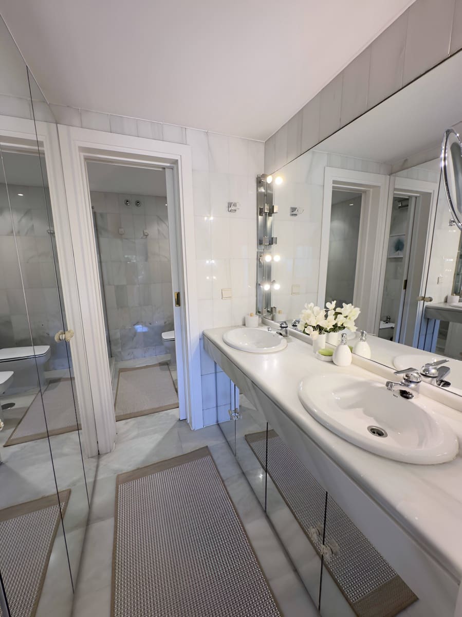 2 soveværelse Lejlighed til salg i Puerto Banus med swimmingpool garage - € 850.000 (Ref: 9149020)