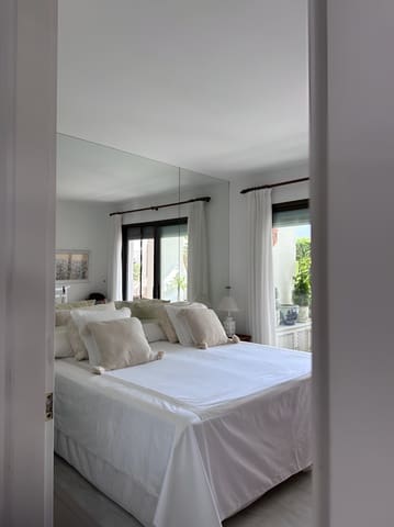 2 soveværelse Lejlighed til salg i Puerto Banus, Marbella med swimmingpool garage - € 850.000 (Ref: 9149020)