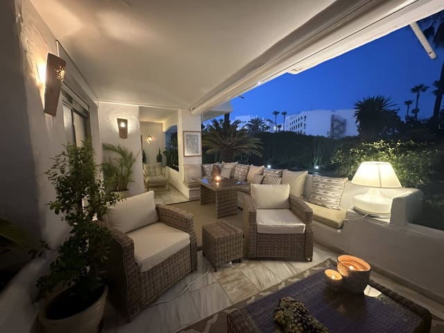 2 soveværelse Lejlighed til salg i Puerto Banus, Marbella med swimmingpool garage - € 850.000 (Ref: 9149020)