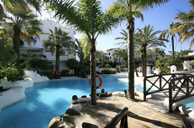 2 soveværelse Lejlighed til salg i Puerto Banus, Marbella med swimmingpool garage - € 850.000 (Ref: 9149020)