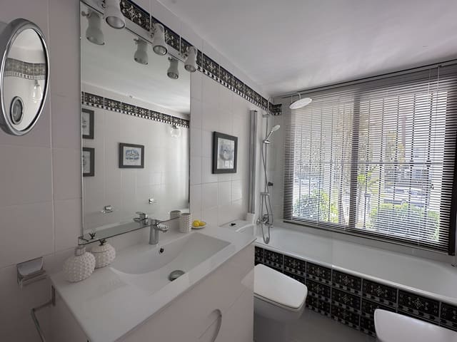 2 soveværelse Lejlighed til salg i Puerto Banus, Marbella med swimmingpool garage - € 850.000 (Ref: 9149020)