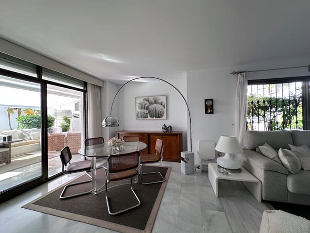 2 soveværelse Lejlighed til salg i Puerto Banus, Marbella med swimmingpool garage - € 850.000 (Ref: 9149020)