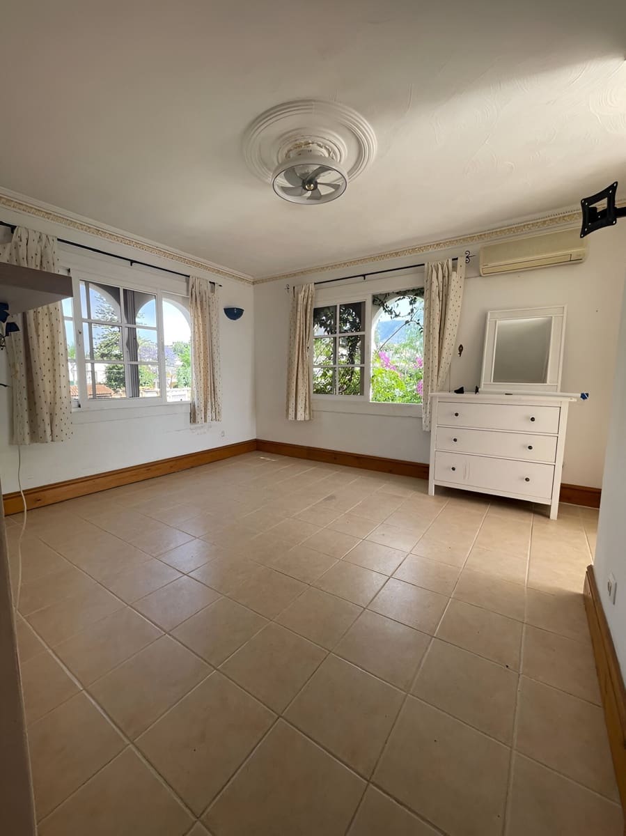 4 bedroom Villa for sale in Mijas Costa with pool garage - € 695,000 (Ref: 9149021)