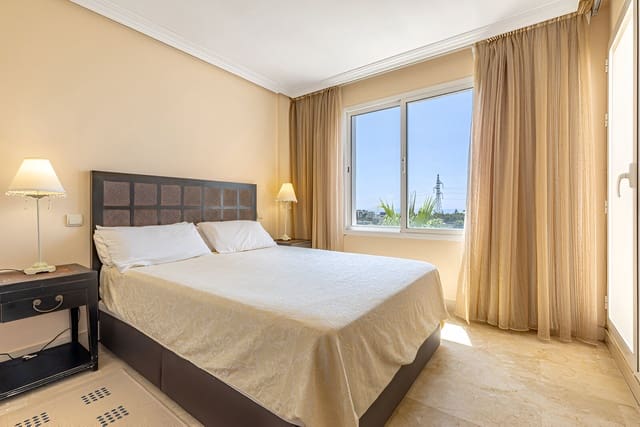 2 quarto Penthouse para venda em Selwo, Estepona com piscina garagem - 389 000 € (Ref: 9151786)