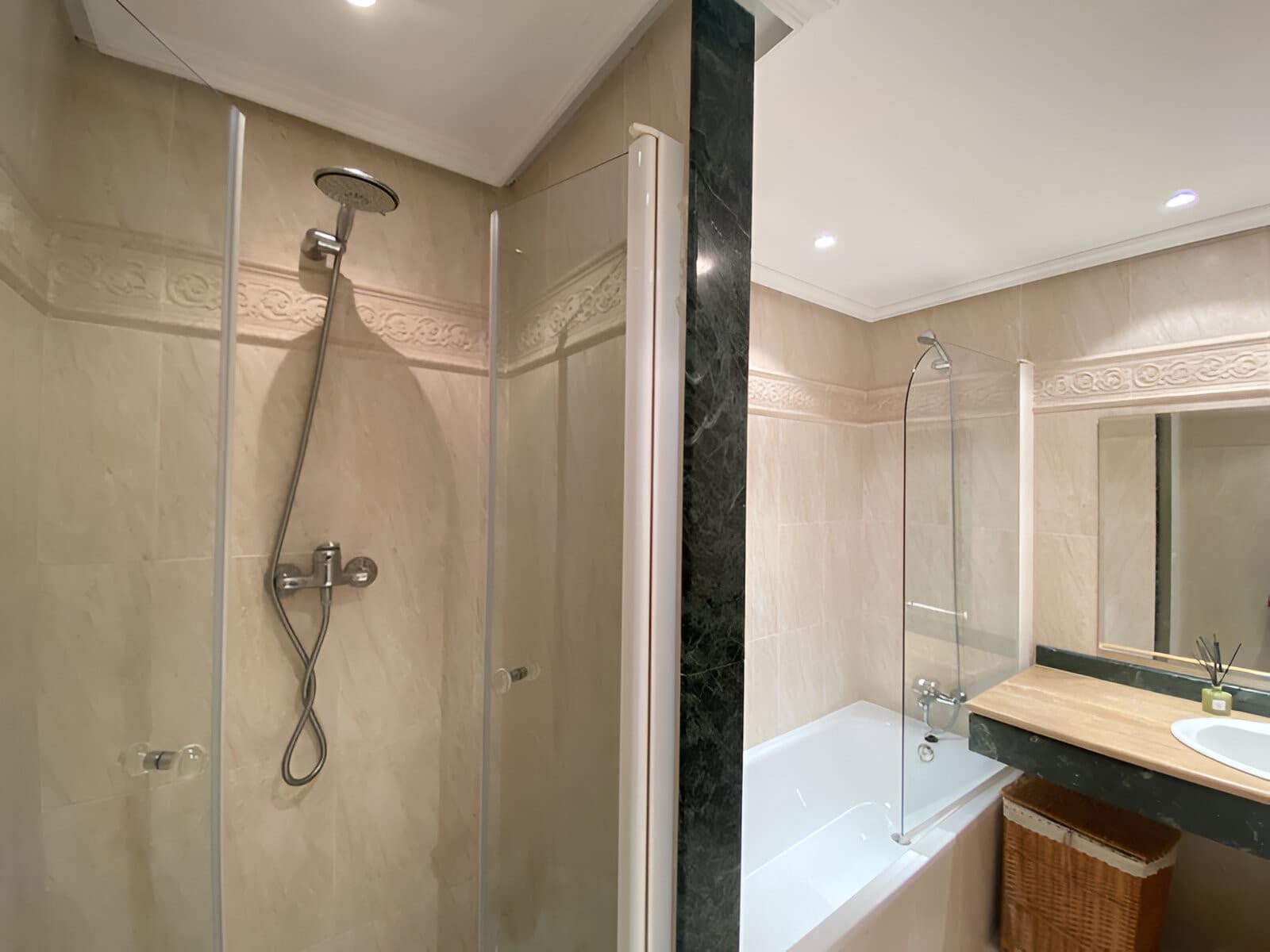 Apartamento de 2 habitaciones en New Golden Mile en venta con piscina garaje - 355.000 € (Ref: 9151787)