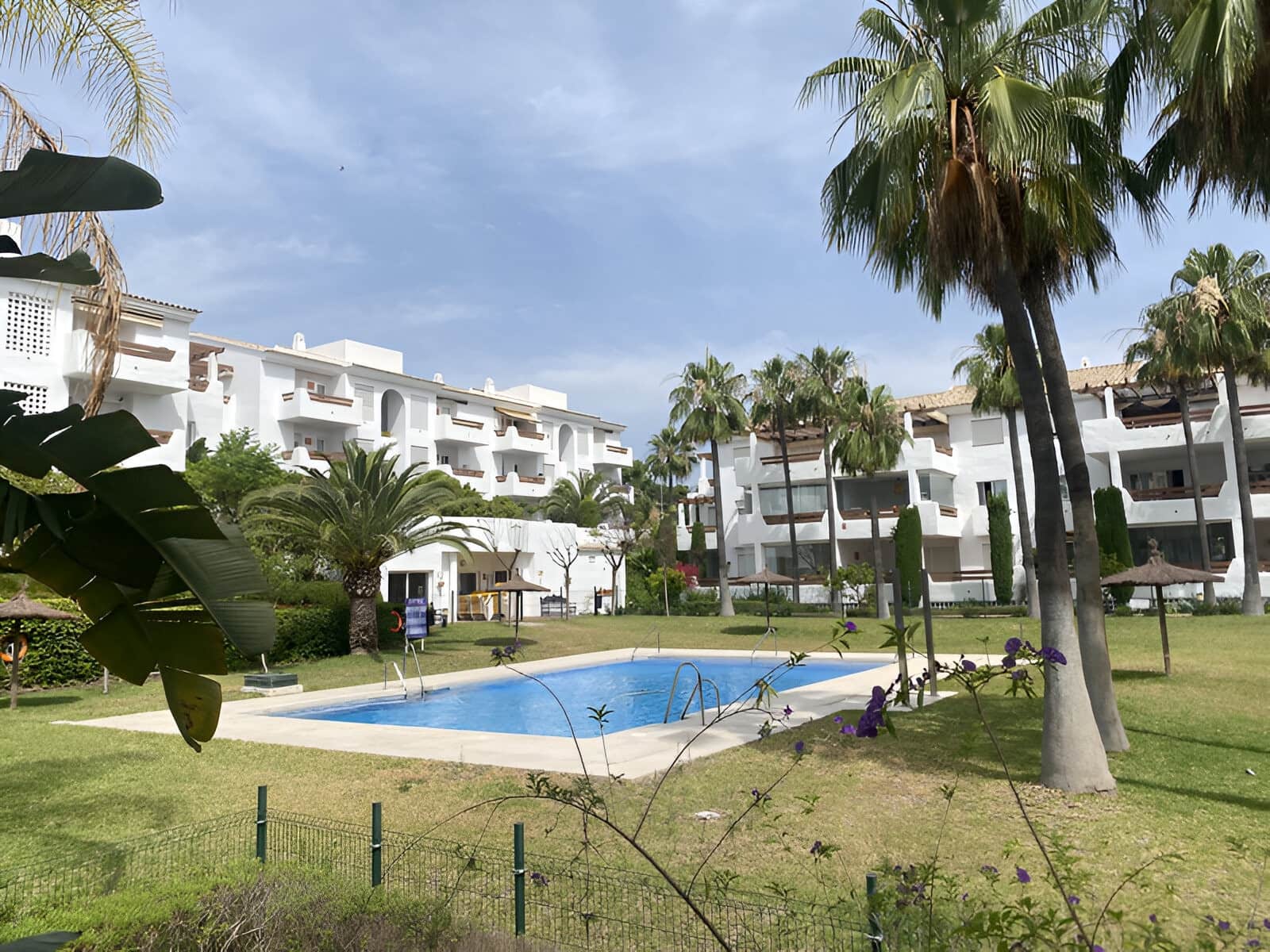 Apartamento de 2 habitaciones en New Golden Mile en venta con piscina garaje - 355.000 € (Ref: 9151787)
